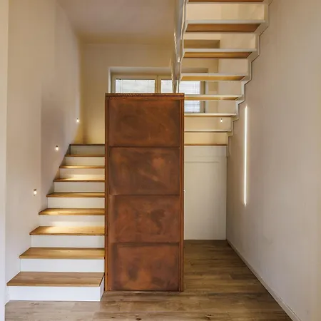 Apartamento Lucy Charming Modern Near Piazza Della Liberta *