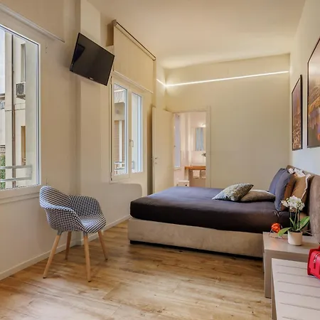 Apartamento Lucy Charming Modern Near Piazza Della Liberta *